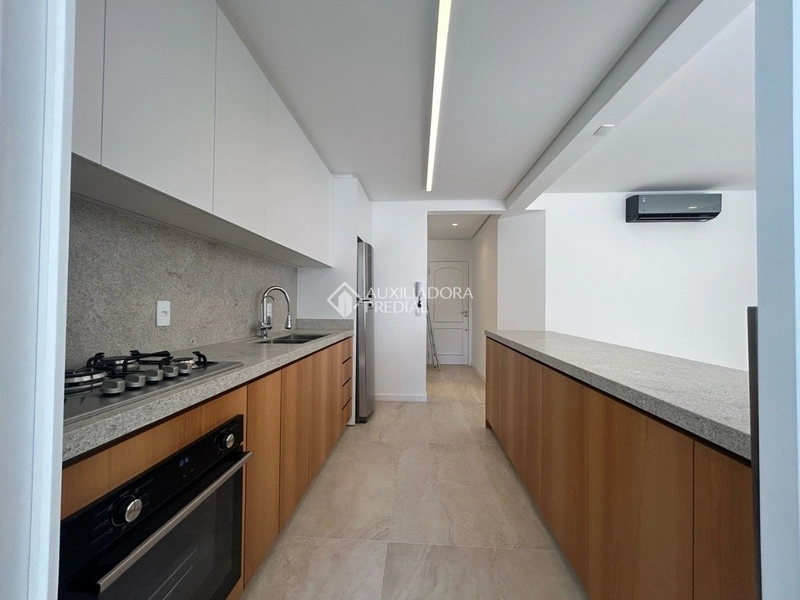 Apartamento 2 suítes recém reformado em Coqueiros: 4ª foto da galeria de imagens do imóvel