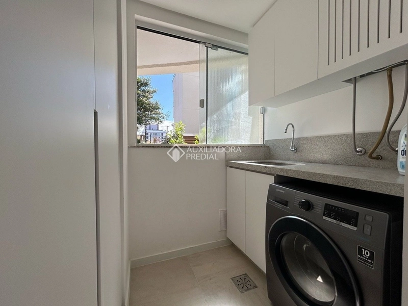 Apartamento 2 suítes recém reformado em Coqueiros: 10ª foto da galeria de imagens do imóvel