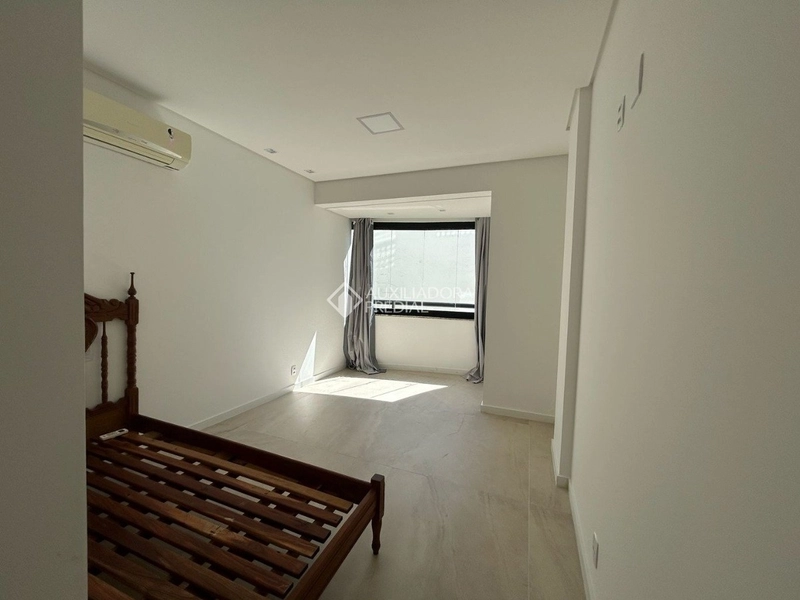 Apartamento 2 suítes recém reformado em Coqueiros: 16ª foto da galeria de imagens do imóvel