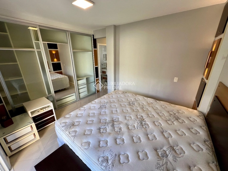 Amplo Apartamento com 4 Dormitórios na Agronômica - Florianópolis: 18ª foto da galeria de imagens do imóvel