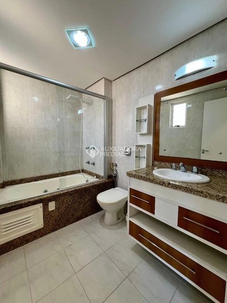 Amplo Apartamento com 4 Dormitórios na Agronômica - Florianópolis: 26ª foto da galeria de imagens do imóvel