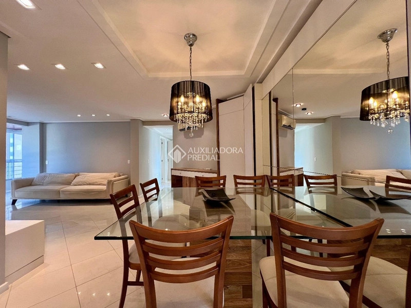 Amplo Apartamento com 4 Dormitórios na Agronômica - Florianópolis: 7ª foto da galeria de imagens do imóvel