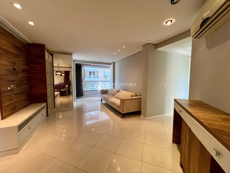 Amplo Apartamento com 4 Dormitórios na Agronômica - Florianópolis: 4ª foto da galeria de imagens do imóvel