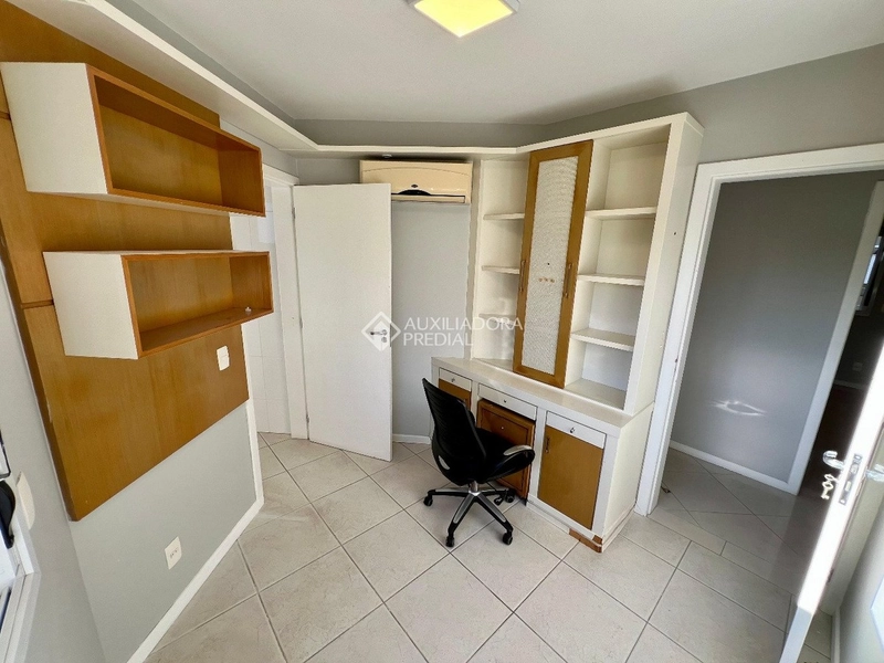 Amplo Apartamento com 4 Dormitórios na Agronômica - Florianópolis: 24ª foto da galeria de imagens do imóvel