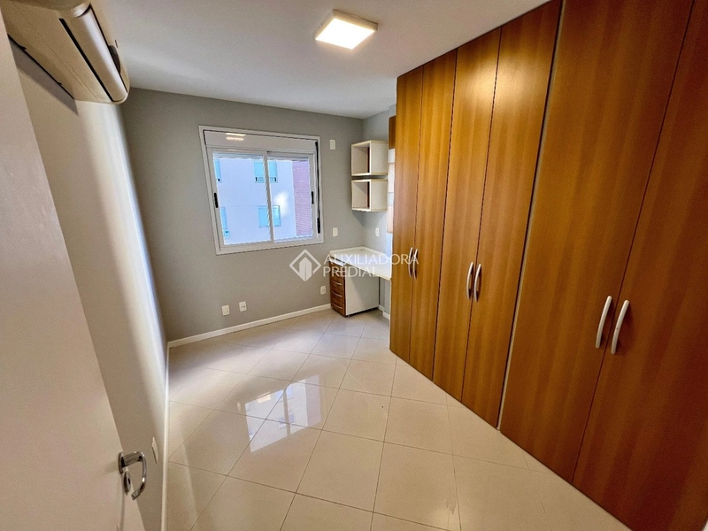 Amplo Apartamento com 4 Dormitórios na Agronômica - Florianópolis: 20ª foto da galeria de imagens do imóvel