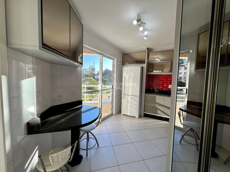 Amplo Apartamento com 4 Dormitórios na Agronômica - Florianópolis: 13ª foto da galeria de imagens do imóvel