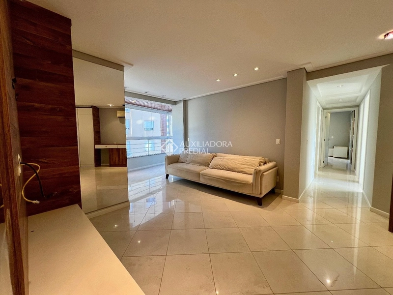 Amplo Apartamento com 4 Dormitórios na Agronômica - Florianópolis: 5ª foto da galeria de imagens do imóvel