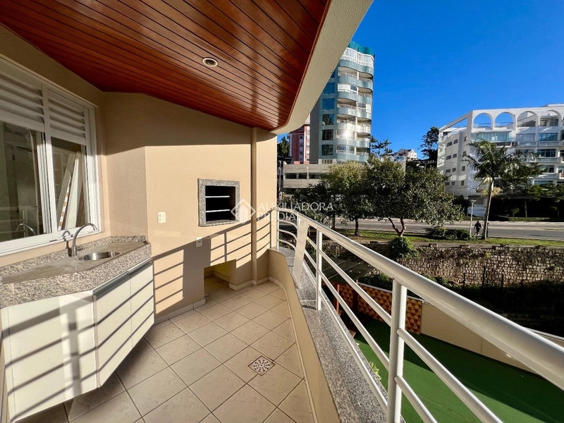 Amplo Apartamento com 4 Dormitórios na Agronômica - Florianópolis: 14ª foto da galeria de imagens do imóvel
