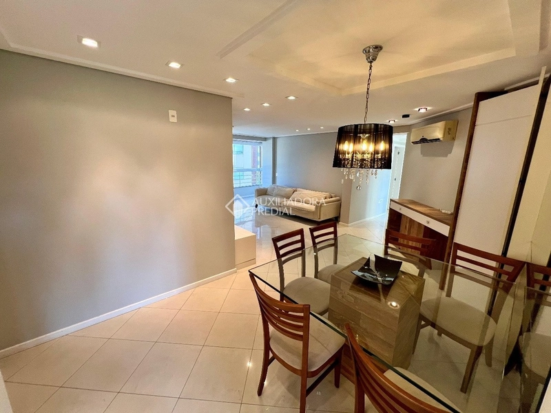 Amplo Apartamento com 4 Dormitórios na Agronômica - Florianópolis: 8ª foto da galeria de imagens do imóvel