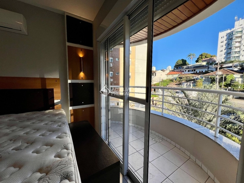 Amplo Apartamento com 4 Dormitórios na Agronômica - Florianópolis: 17ª foto da galeria de imagens do imóvel