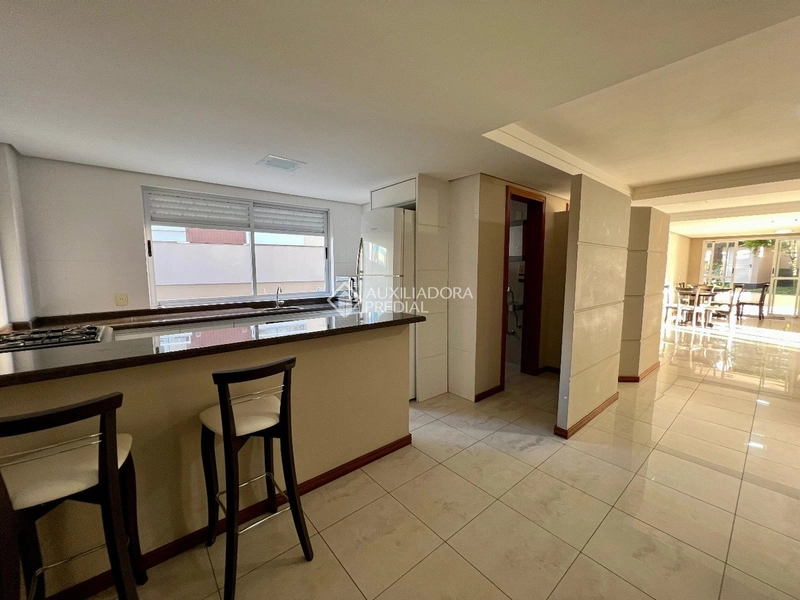Amplo Apartamento com 4 Dormitórios na Agronômica - Florianópolis: 37ª foto da galeria de imagens do imóvel