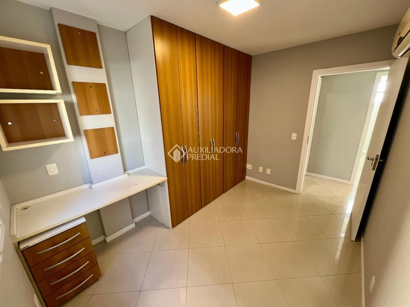 Amplo Apartamento com 4 Dormitórios na Agronômica - Florianópolis: 21ª foto da galeria de imagens do imóvel