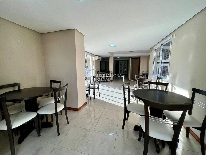 Amplo Apartamento com 4 Dormitórios na Agronômica - Florianópolis: 36ª foto da galeria de imagens do imóvel