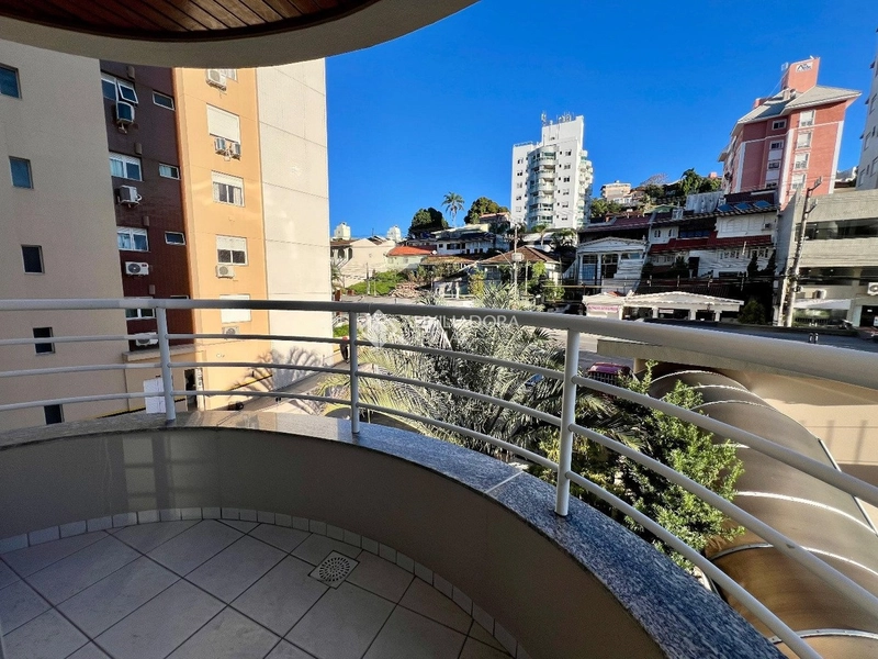 Amplo Apartamento com 4 Dormitórios na Agronômica - Florianópolis: 19ª foto da galeria de imagens do imóvel