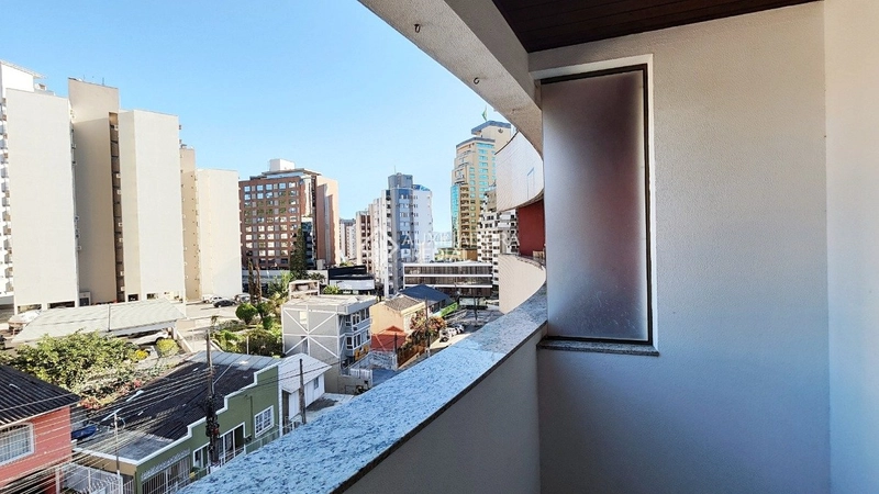 Apartamento à Venda no Centro de Florianópolis - 3 Quartos (1 Suíte) -: 3ª foto da galeria de imagens do imóvel