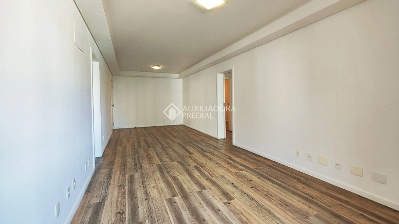 Apartamento à Venda no Centro de Florianópolis - 3 Quartos (1 Suíte) -: 2ª foto da galeria de imagens do imóvel