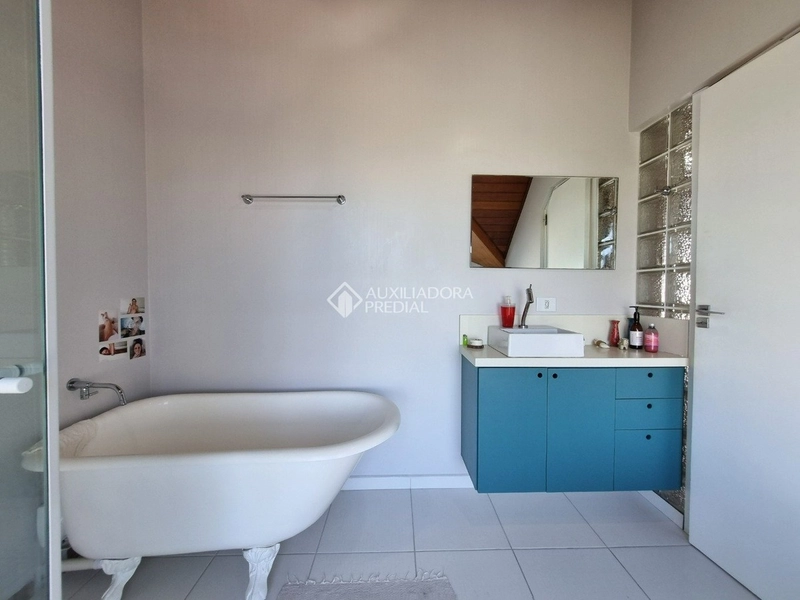 Amplo Triplex Semi-Mobiliado no Itacorubi com 5 Dormitórios e 2 Suítes: 32ª foto da galeria de imagens do imóvel