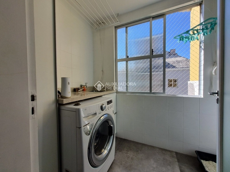 Amplo Triplex Semi-Mobiliado no Itacorubi com 5 Dormitórios e 2 Suítes: 17ª foto da galeria de imagens do imóvel