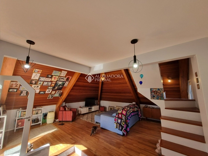 Amplo Triplex Semi-Mobiliado no Itacorubi com 5 Dormitórios e 2 Suítes: 18ª foto da galeria de imagens do imóvel