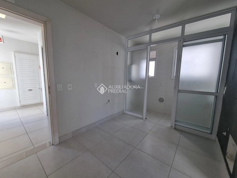 Conforto e praticidade no coração de Florianópolis 2 quartos, 1 suíte: 6ª foto da galeria de imagens do imóvel