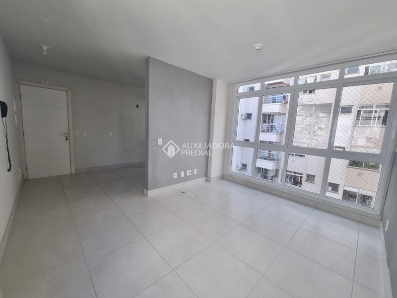 Conforto e praticidade no coração de Florianópolis 2 quartos, 1 suíte: 4ª foto da galeria de imagens do imóvel