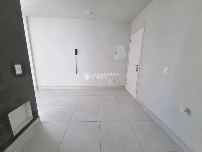 Conforto e praticidade no coração de Florianópolis 2 quartos, 1 suíte: 5ª foto da galeria de imagens do imóvel