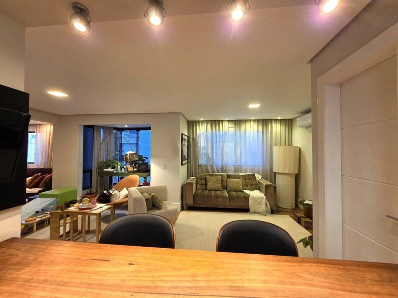 Amplo Apartamento com 3 Suítes à Venda no Centro de Florianópolis: 8ª foto da galeria de imagens do imóvel