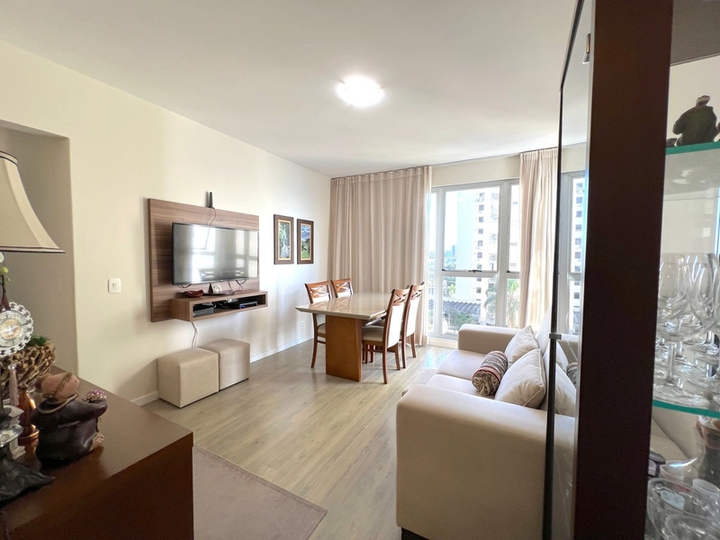 Apartamento a venda no Centro de Florianópolis - 02 quartos - 77m²: 2ª foto da galeria de imagens do imóvel
