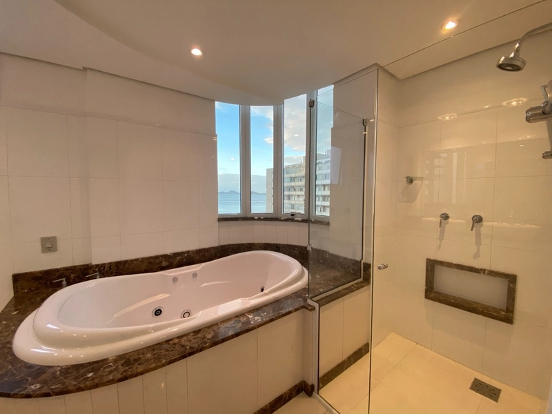 Belíssimo apartamento com vista para o mar - 3 suítes - 2 vagas livre: 18ª foto da galeria de imagens do imóvel