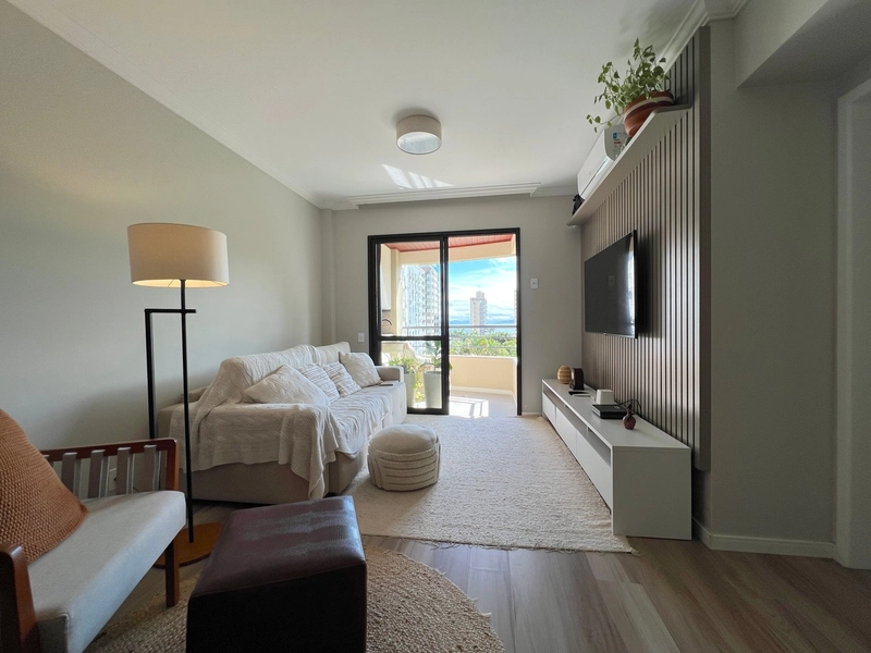Apartamento com 3 vagas, 3 quartos, no centro, a uma quadra da beira m: 2ª foto da galeria de imagens do imóvel