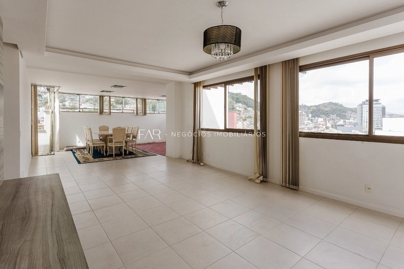 Cobertura de 316m2 e 5 vagas de garagem no Centro de Florianópolis: 2ª foto da galeria de imagens do imóvel