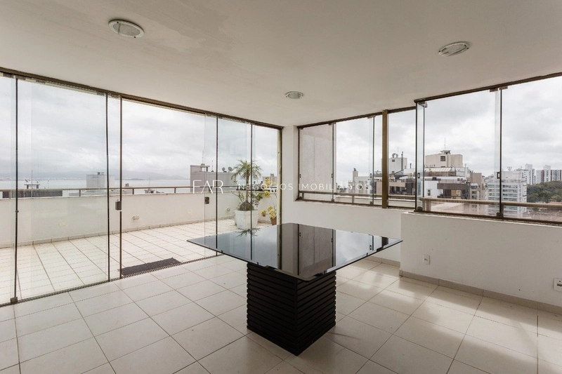 Cobertura de 316m2 e 5 vagas de garagem no Centro de Florianópolis: 3ª foto da galeria de imagens do imóvel