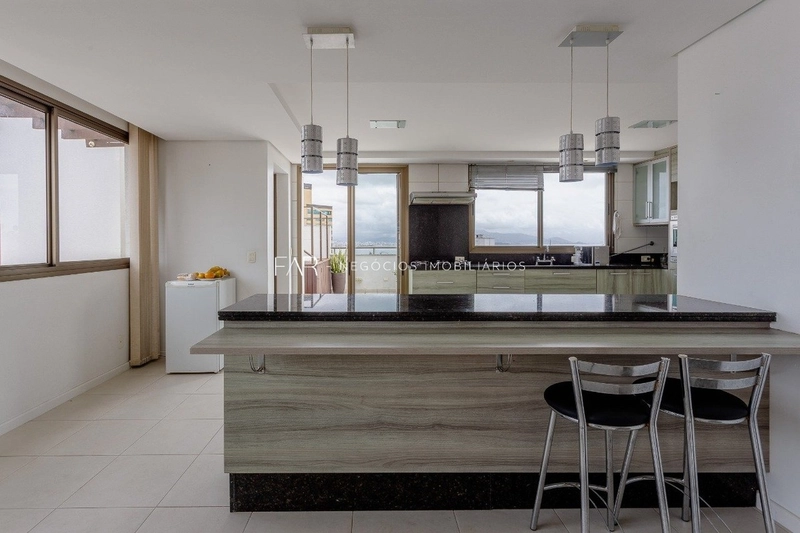 Cobertura de 316m2 e 5 vagas de garagem no Centro de Florianópolis: 15ª foto da galeria de imagens do imóvel