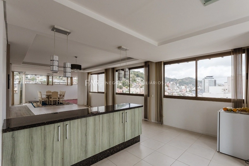 Cobertura de 316m2 e 5 vagas de garagem no Centro de Florianópolis: 17ª foto da galeria de imagens do imóvel