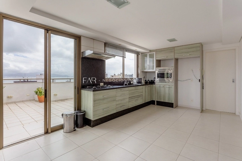 Cobertura de 316m2 e 5 vagas de garagem no Centro de Florianópolis: 16ª foto da galeria de imagens do imóvel