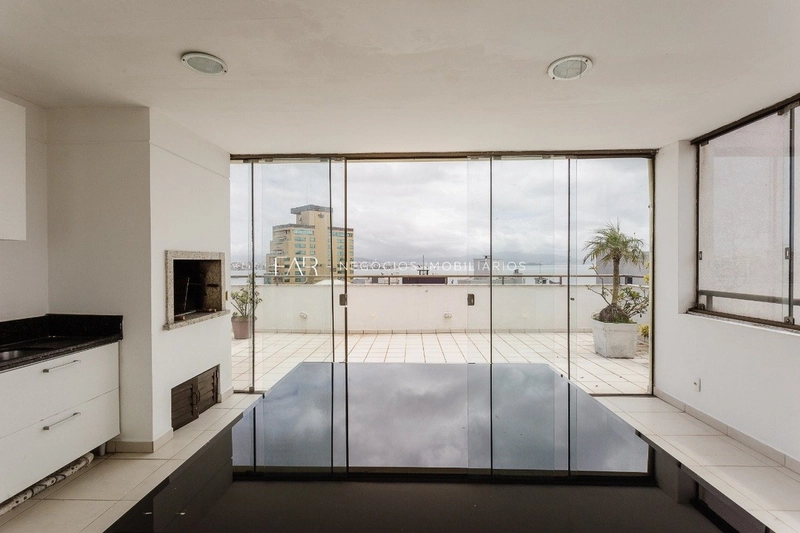 Cobertura de 316m2 e 5 vagas de garagem no Centro de Florianópolis: 5ª foto da galeria de imagens do imóvel