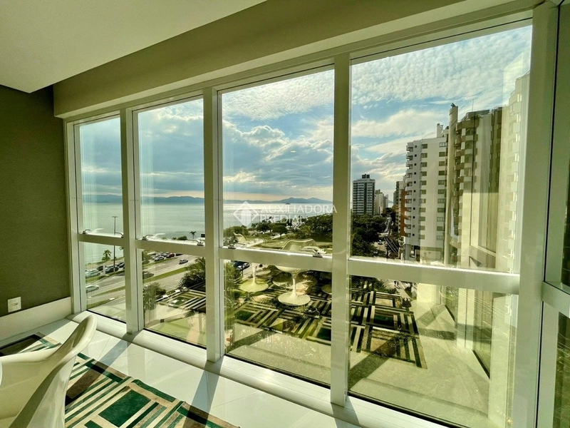 Apartamento mobiliado com vista para o mar no centro de Florianópolis: 2ª foto da galeria de imagens do imóvel