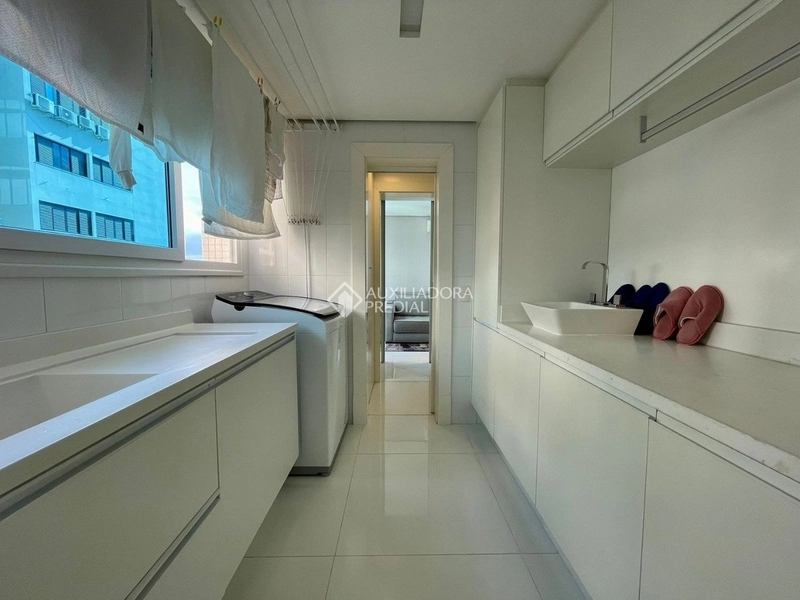 Apartamento mobiliado com vista para o mar no centro de Florianópolis: 11ª foto da galeria de imagens do imóvel