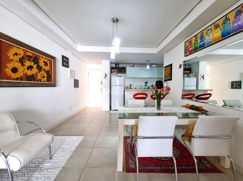 Apartamento mobiliado 2 dormitórios (1 suíte) no Centro: 2ª foto da galeria de imagens do imóvel
