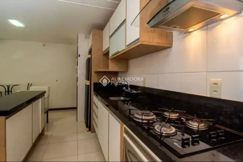 Apartamento á venda com 3 dormitórios junto a praia do Novo Campeche: 2ª foto da galeria de imagens do imóvel