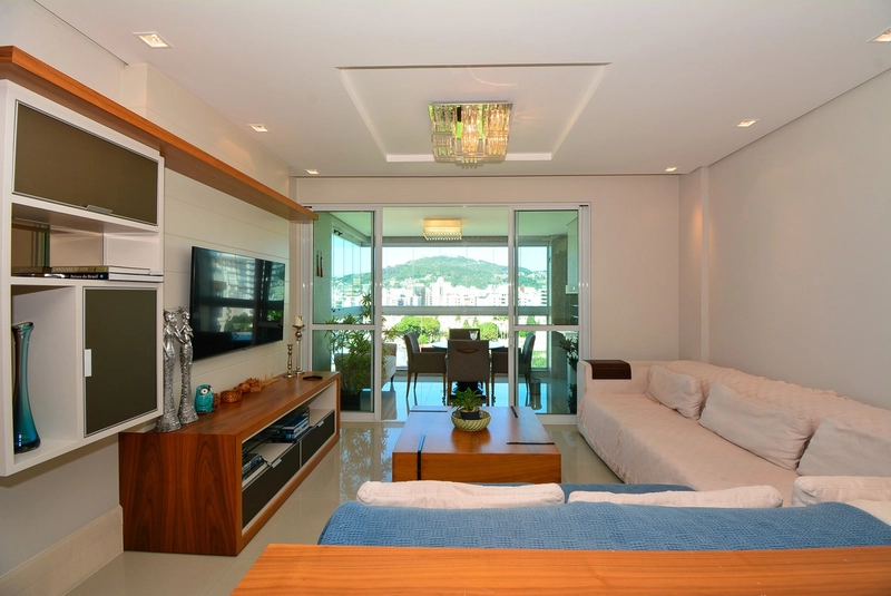 Apartamento com vista mar, moderno a venda no Centro de Florianópolis: 3ª foto da galeria de imagens do imóvel