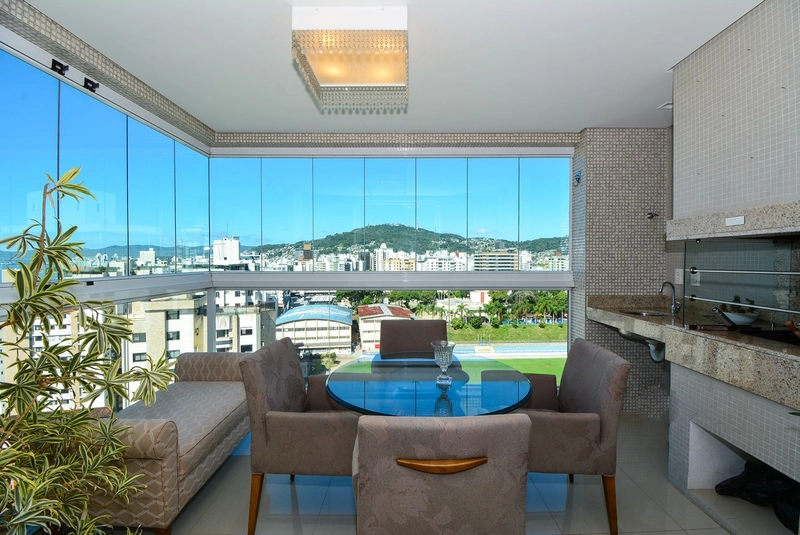 Apartamento com vista mar, moderno a venda no Centro de Florianópolis: 2ª foto da galeria de imagens do imóvel