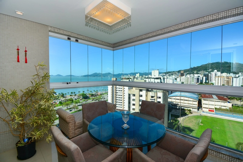 Apartamento com vista mar, moderno a venda no Centro de Florianópolis: 1ª foto da galeria de imagens do imóvel
