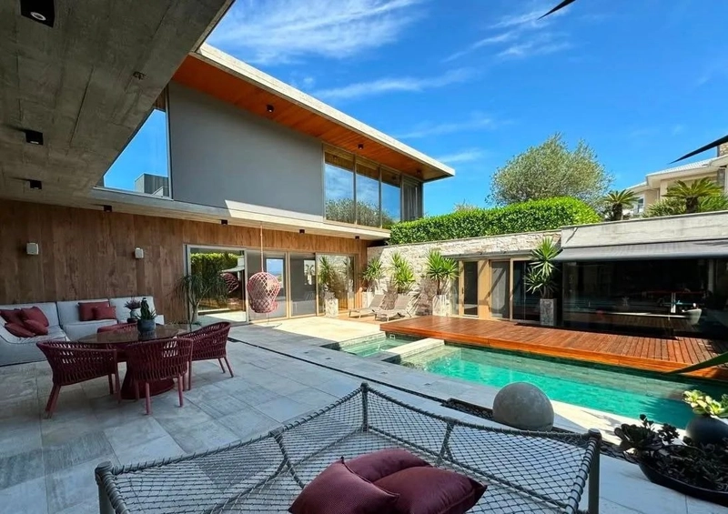 Linda mansão  em Condomínio à Venda em Cacupé - 842 m²: 13ª foto da galeria de imagens do imóvel