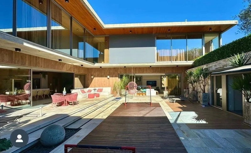 Linda mansão  em Condomínio à Venda em Cacupé - 842 m²: 1ª foto da galeria de imagens do imóvel