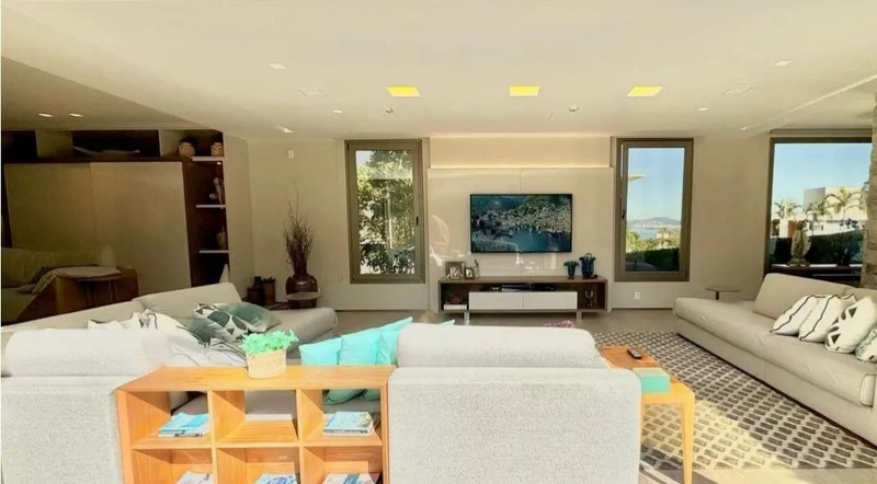 Linda mansão  em Condomínio à Venda em Cacupé - 842 m²: 8ª foto da galeria de imagens do imóvel