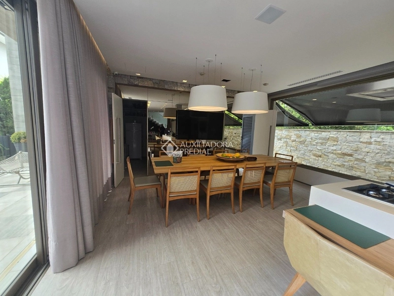 Linda mansão em Condomínio à Venda em Cacupé - 842 m²: 4ª foto da galeria de imagens do imóvel