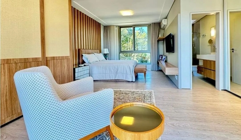 Linda mansão  em Condomínio à Venda em Cacupé - 842 m²: 4ª foto da galeria de imagens do imóvel