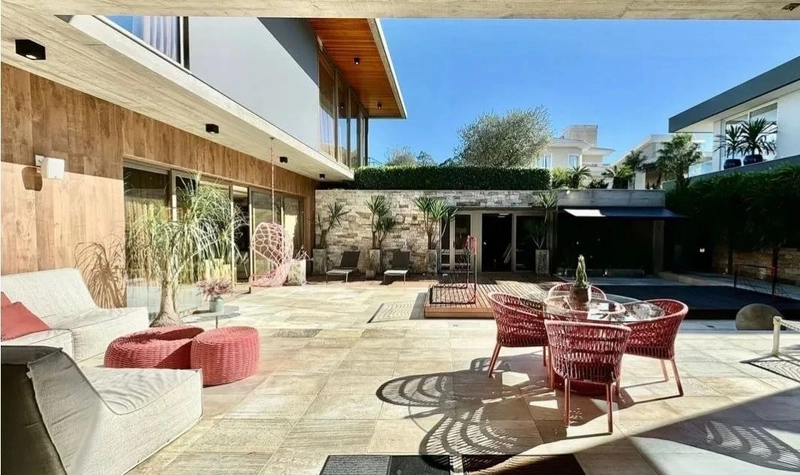 Linda mansão  em Condomínio à Venda em Cacupé - 842 m²: 12ª foto da galeria de imagens do imóvel