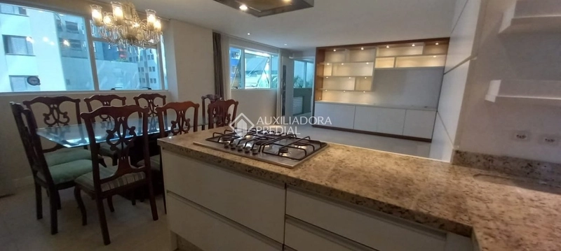Apartamento com 2 suítes e  2 vagas - Centro - Florianópolis/SC: 2ª foto da galeria de imagens do imóvel